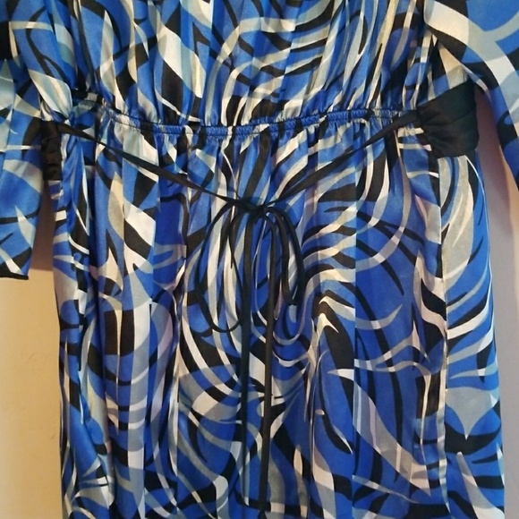 Cute top. - Picture 2 of 2